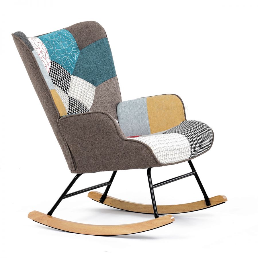 Křeslo houpací, potah patchwork látka, dřevěné nohy, masiv kaučukovník