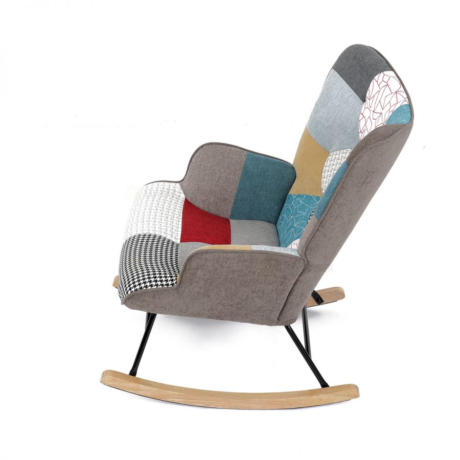 Křeslo houpací, potah patchwork látka, dřevěné nohy, masiv kaučukovník
